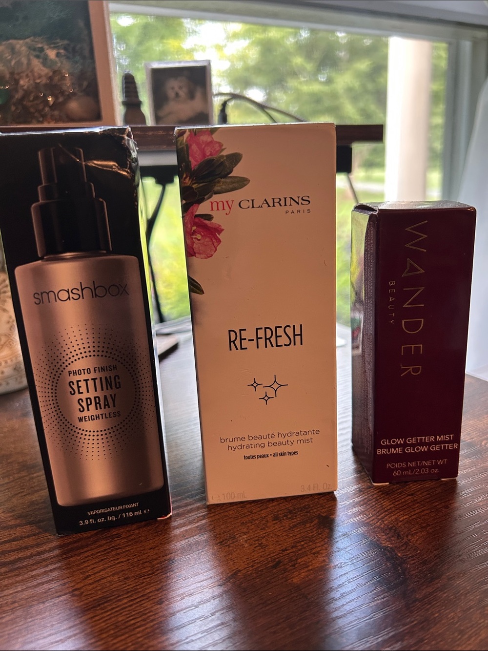 Clarins Re-Fresh Hydrating Beauty Mist in Cream White Box